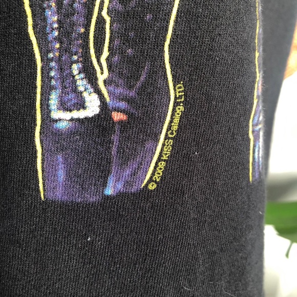 Thrashed KISS T-Shirt - Picture 2 of 5